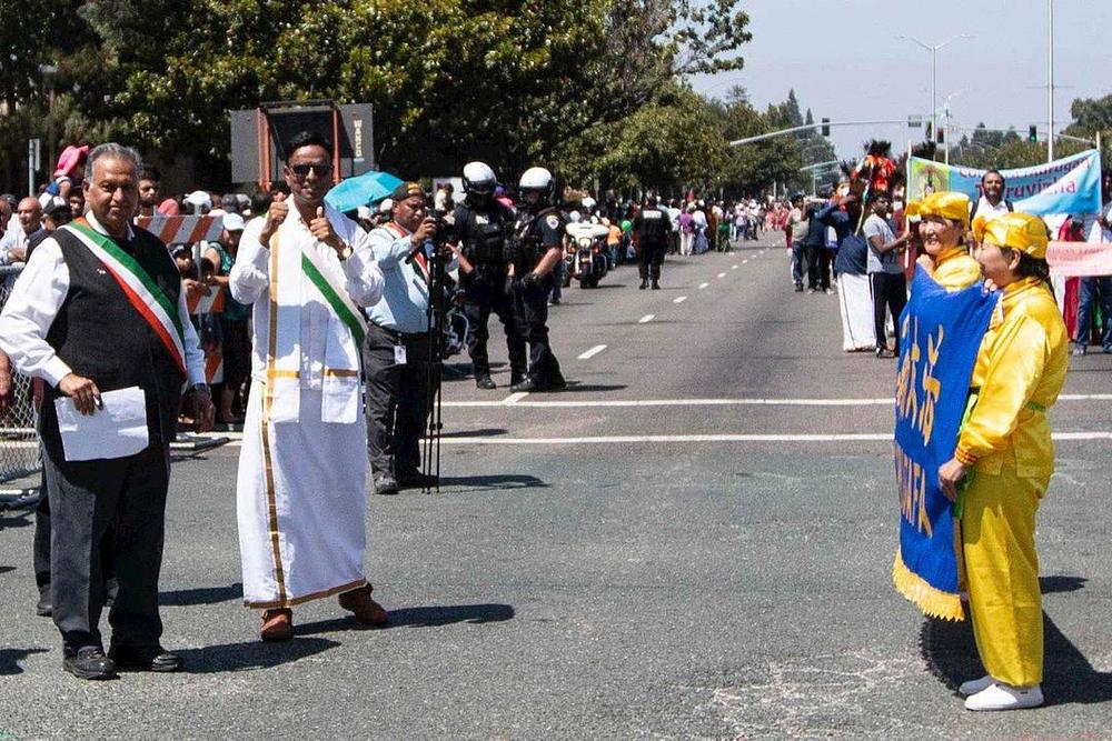  Chris Murchy (na slici drugi s lijeva), jedan od organizatora, također je pozvao praktikante da nastupe i sljedeće godine.