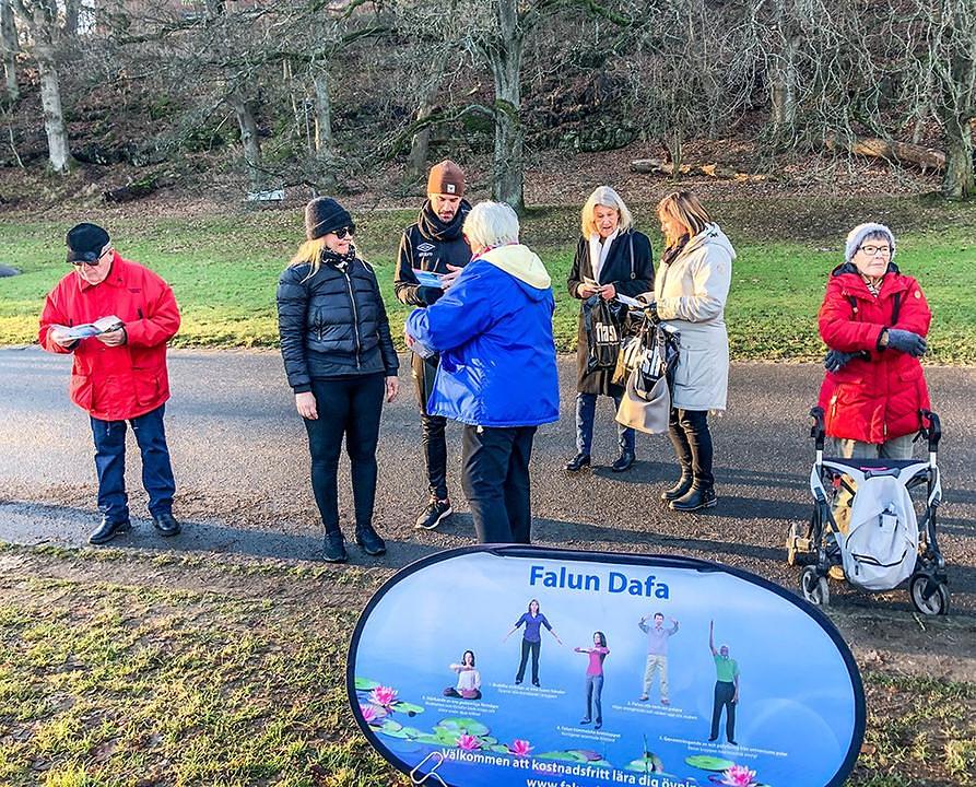 Praktikanti koji su izvodili vježbe su privukli pažnju prolaznika.