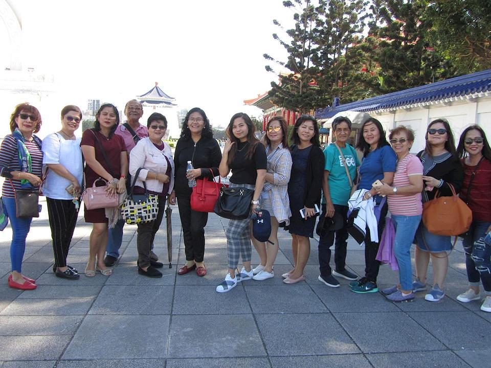 Turisti s Filipina bili su zadivljeni formiranjem velikih karaktera.