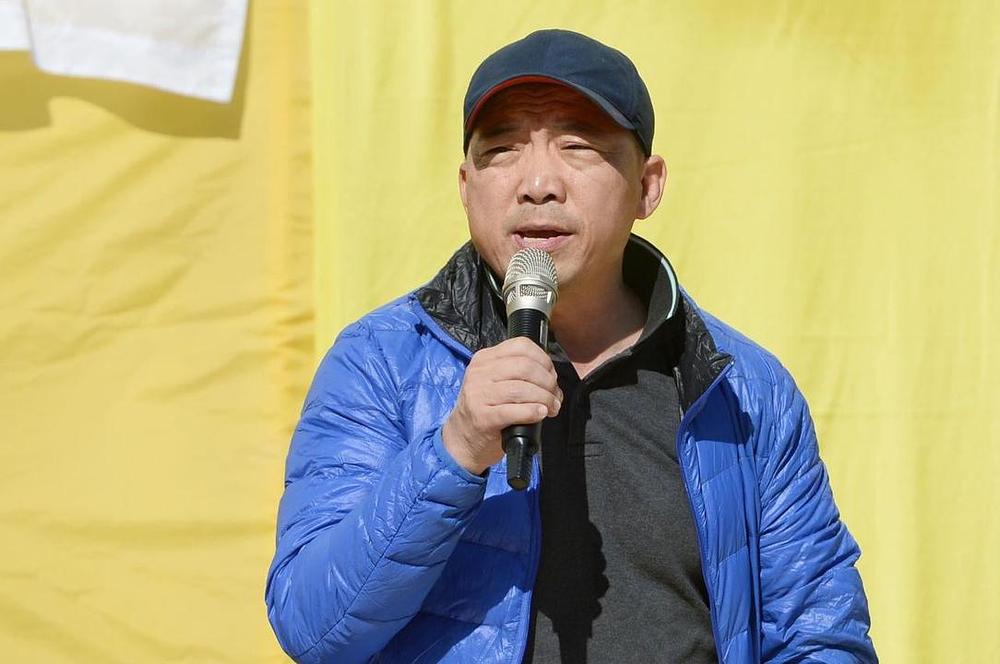 Gospodin Wu Chi-wai govori na skupu