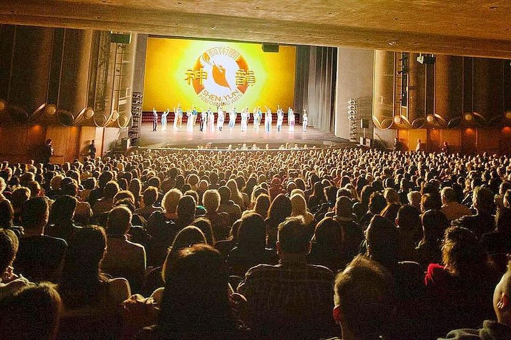 Nakon četiri rasprodane predstave u Berkeleyu u Kaliforniji, Svjetska kompanija Shen Yun otputovala je 26. prosinca 2019. u San Jose.