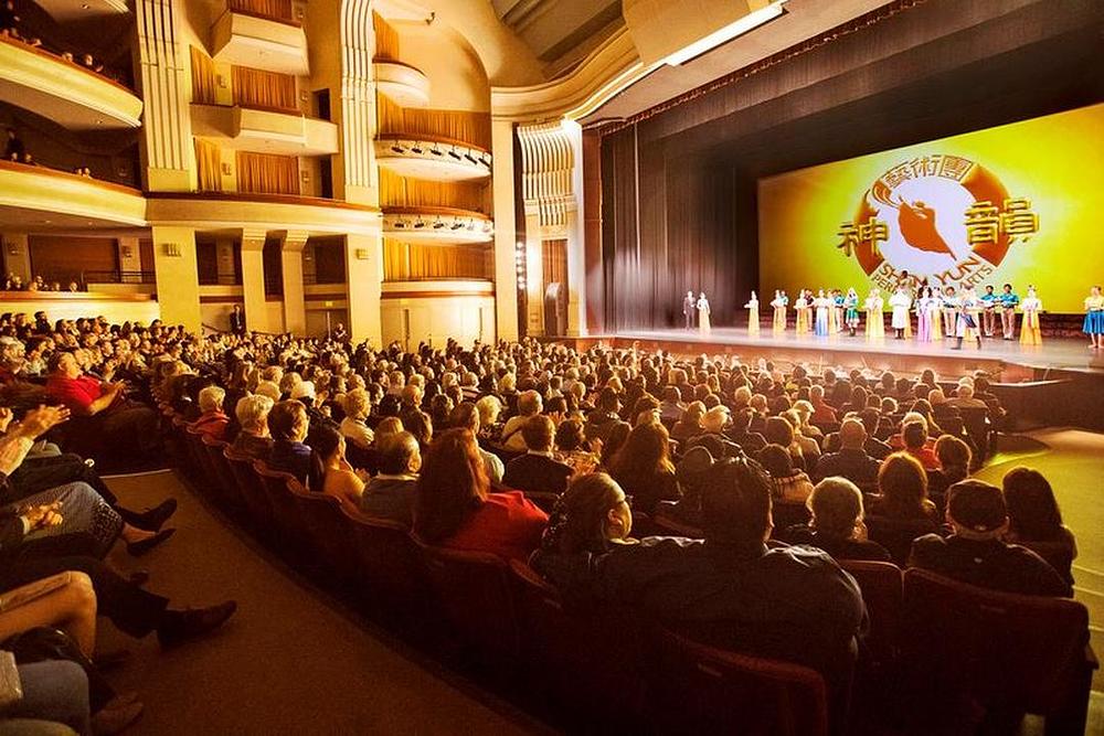 Kompanija Shen Yun iz New Yorka u Kalifornijskom centru za umetnosti Escondido, u Escondidu, Kalifornija, 17. februara 2019. godine.