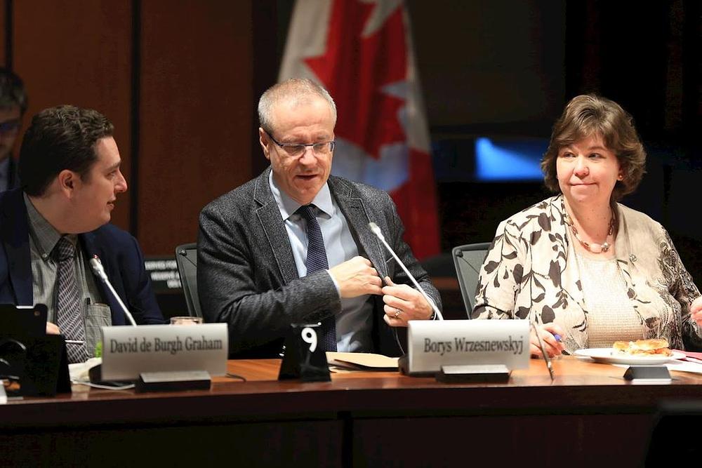 Liberalni poslanik Borys Wrzesnewskyj (u sredini)