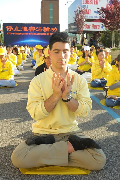 Skup ispred kineskog konzulata poziva na okončanje progona kojeg provodi KPK