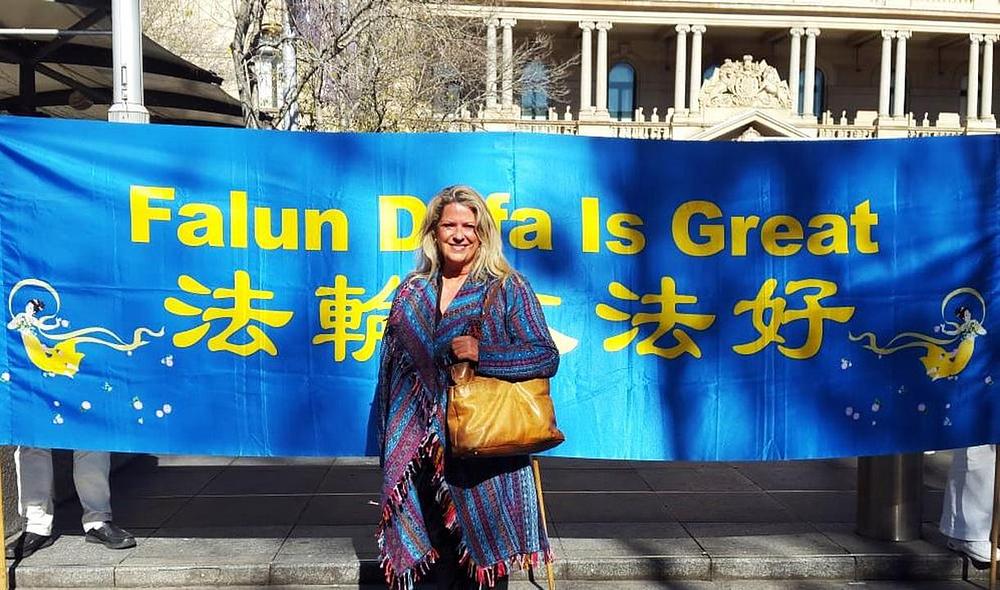 Emma Cohen, bivša stjuardesa