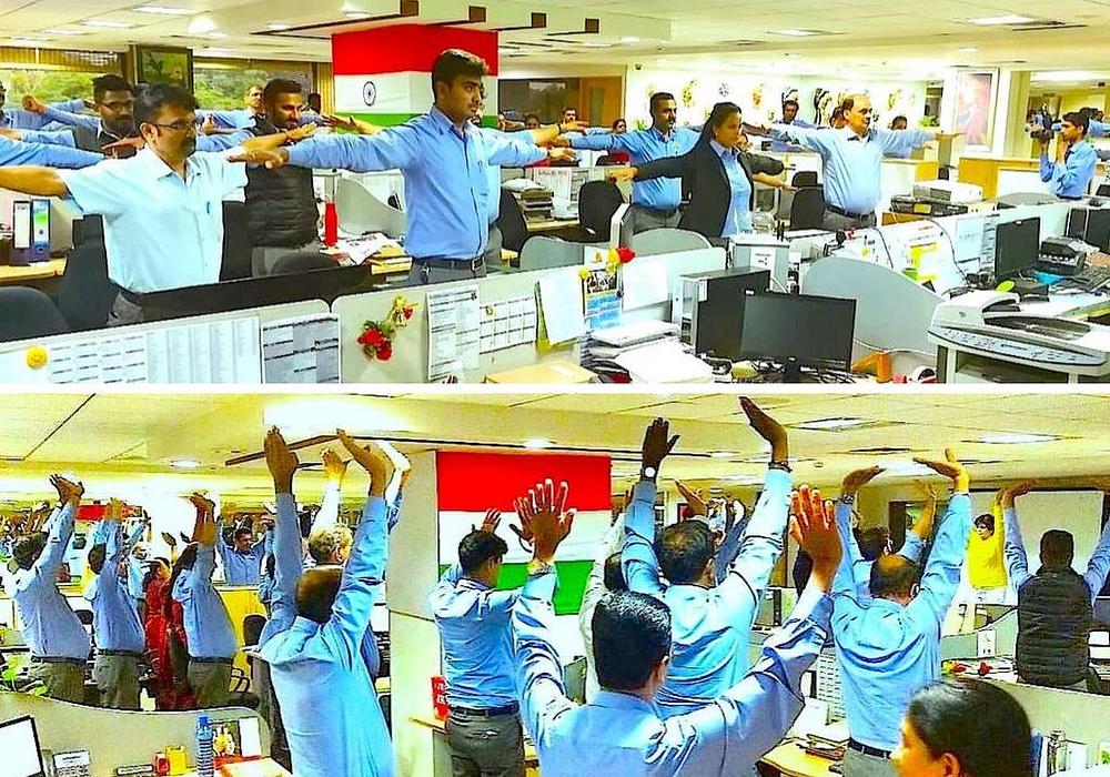 Praktikanti iz Bangalorea su bili pozvani da demonstriraju izvođenje Falun Gong vježbi u jednoj lokalnoj kompaniji.