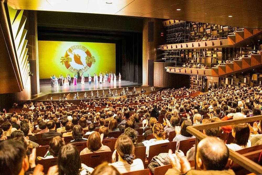 Njujorška kompanija Shen Yun je izvela dvije rasprodane predstave u Centru scenskih umjetnosti Sakai u Japanu, 18. januara 2020. godine.