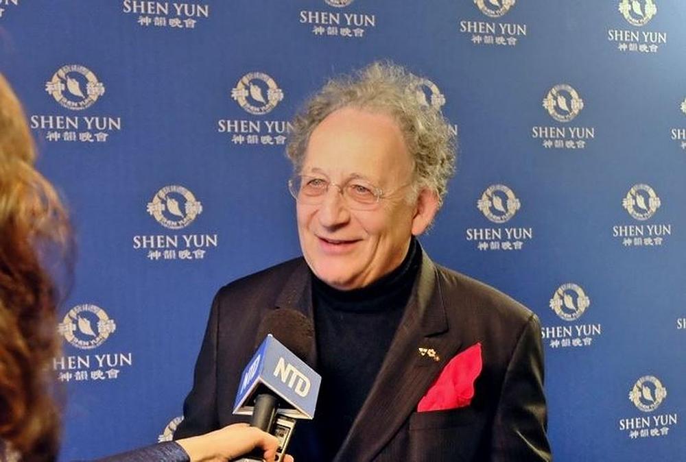 Boris Brott, kompozitor i osnivač Nacionalnog akademskog orkestra Kanade i Brott Music Festivala, je prisustvovao Shen Yun predstavi u Hamiltonu u Kanadi 30. decembra 2019. godine.