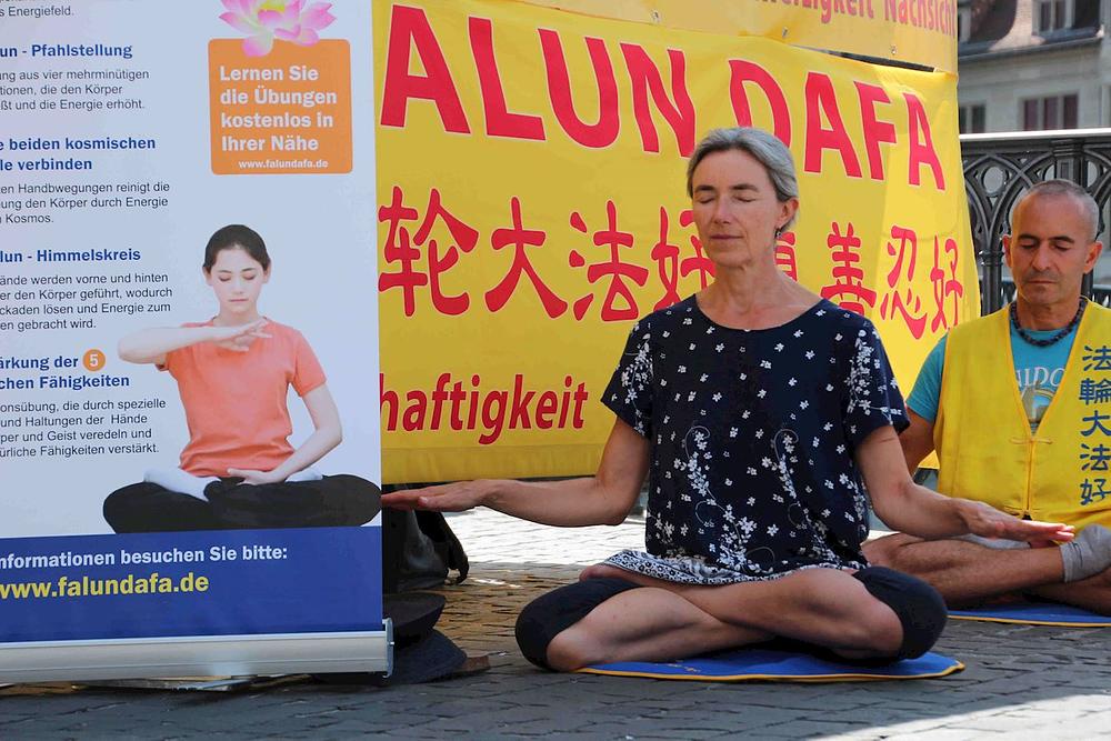 Praktikanti su, 15. avgusta, u Limmatquaiu u Cirihu održali informativni dan.