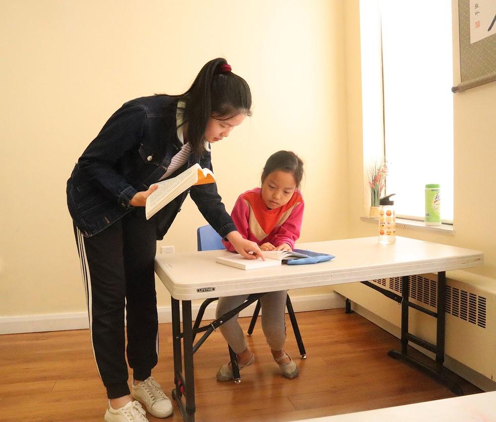 Kelly, stara 16 godina, se prijavila u školu. 