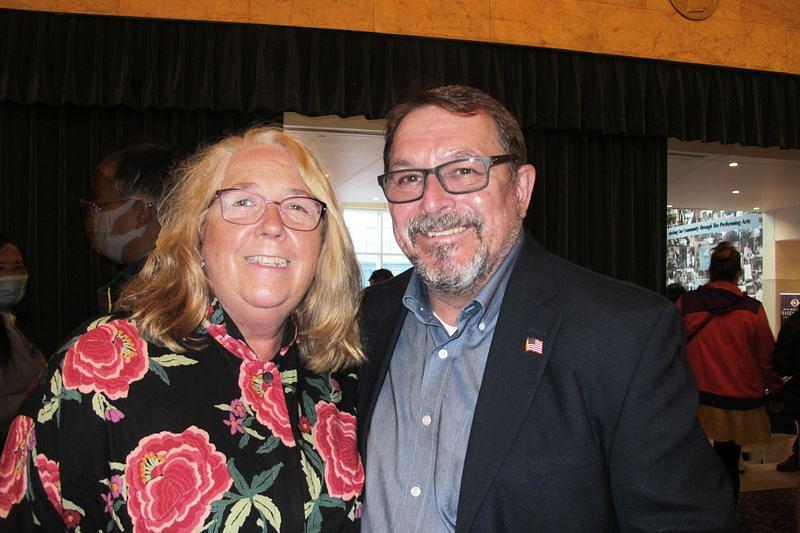 Michael Morgan i njegova supruga Deniz u pozorištu u Hanoveru.