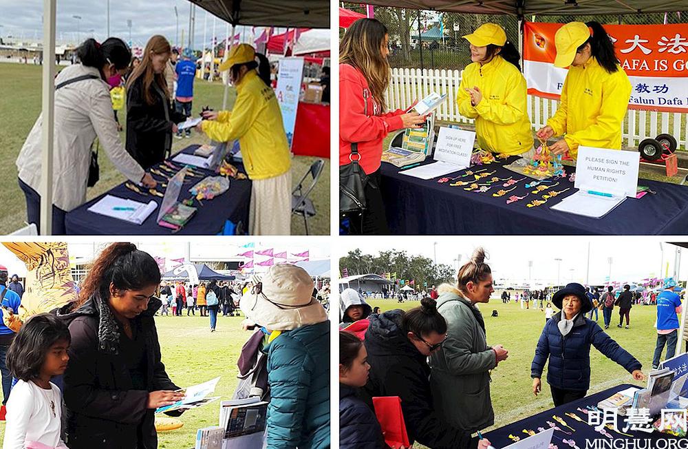 Posjetioci stoje ispred štanda za informacije kako bi saznali više o Falun Dafa 