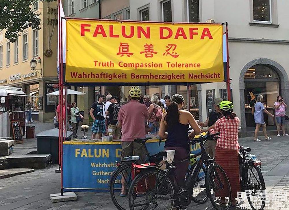 Praktikanti su 24. srpnja u Bambergu održali aktivnosti objašnjavanja istine.