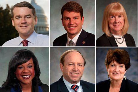 Prije nastupa Shen Yuna u Coloradu, kompanija je primila pozdrave od izabranih zvaničnika, uključujući: (Na slici slijeva nadesno, odozgo prema dolje) Michael Bennet, senator Sjedinjenih Američkih Država; Alec Garnett, predsjednik Predstavničkog doma Colorada; Mary Young, državna zastupnica; Leslie Herod, državna zastupnica; John Suthers, gradonačelnik Colorado Springsa; i Jacki Marsh, gradonačelnica Lovelanda.