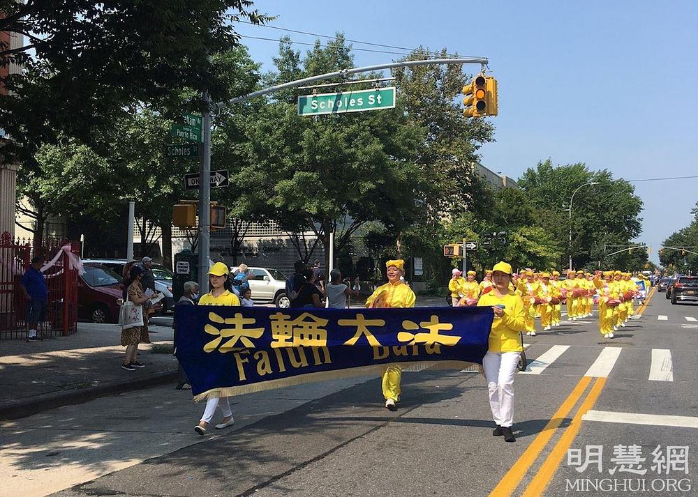 Praktikanti su demonstrirali izvođenje vježbi, a dobošarska grupa nastupila  tokom Latinoameričke parade u Brooklynu.
 
