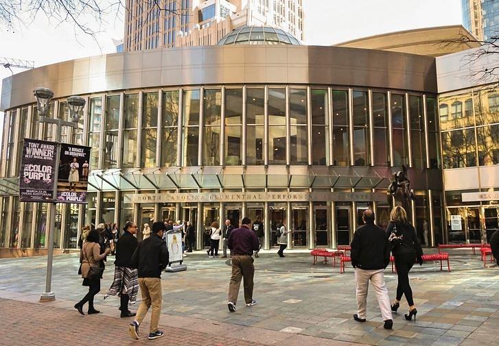  Shen Yun World Company je 8. i 9. januara održala tri predstave u Belk teatru u Blumenthal Performing Arts Centru u Šarlotu, Severna Karolina. (The Epoch Times)