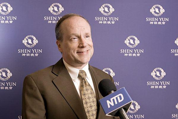 John Hood na nastupu Shen Yun u Raleighu, Sjeverna Karolina, 31. decembra. (NTD Television)
 