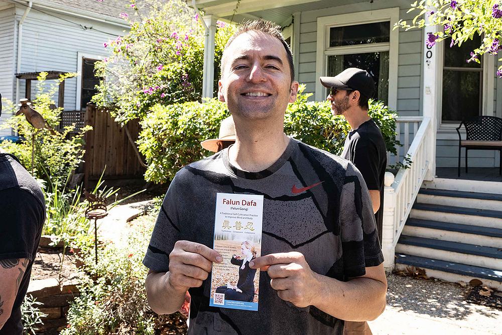 Joshua se divio sudjelovanju praktikanata u paradi.