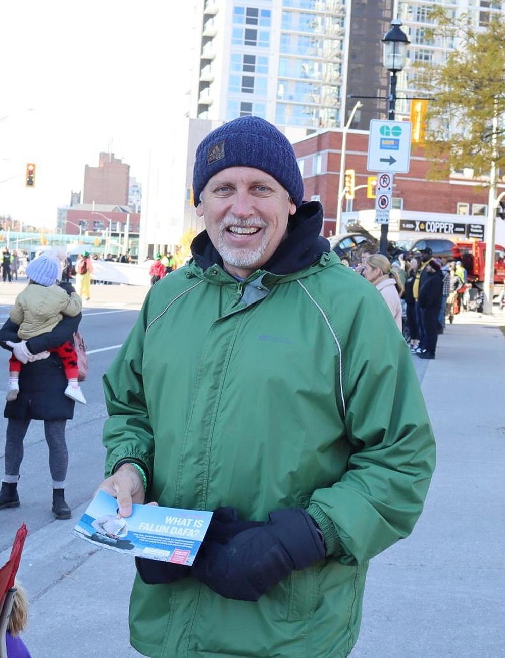 Majkl je pljeskao uz ritam muzike Tian Guo.