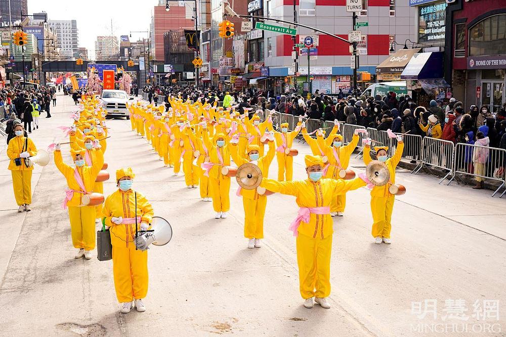 Transparenti i bubnjevi u paradi
