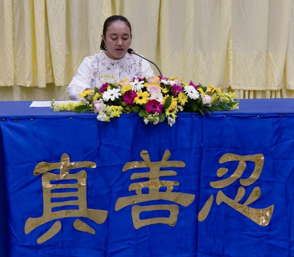 Praktikantica čita iskustvo na konferenciji