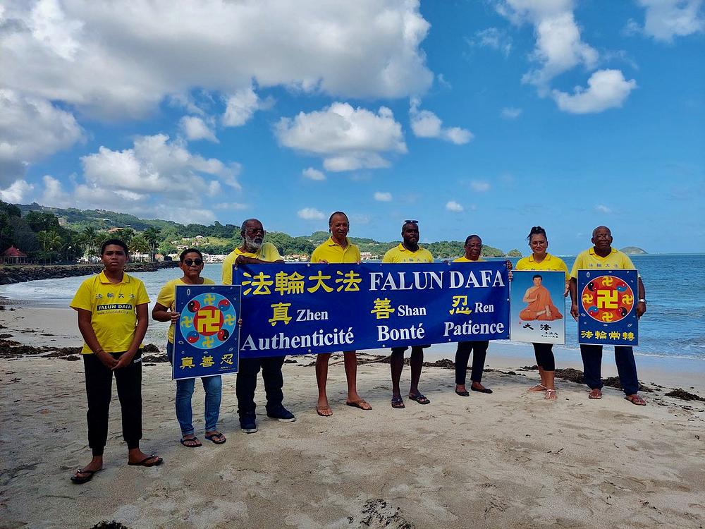 Praktikanti na Martiniku poželeli su učitelju Liju srećnu kinesku Novu godinu.