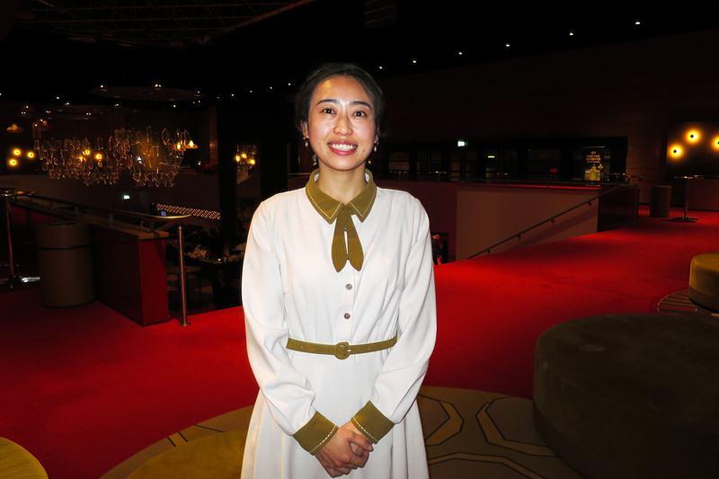 Liu Yanzhe, kineska doktorska studentica, na nastupu Shen Yun-a u Groningen-u, Nizozemska, 21. siječnja 2023. (The Epoch Times)