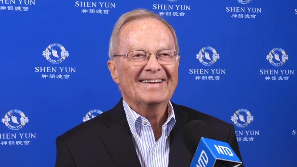 Frank Iler, državni zastupnik Sjeverne Karoline, na nastupu Shen Yuna u Sjevernom Charlestonu u Južnoj Karolini 2. januara (NTD Television)