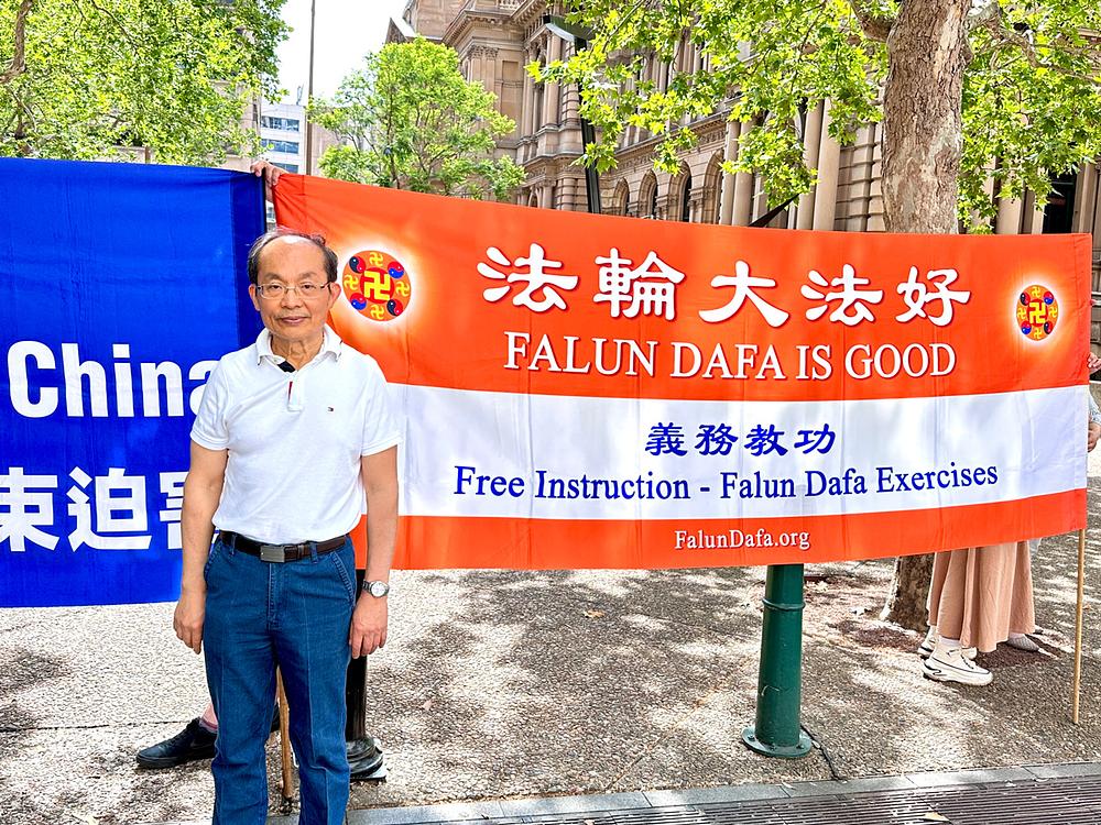 **Dr. Feng Chongyi govori na skupu**