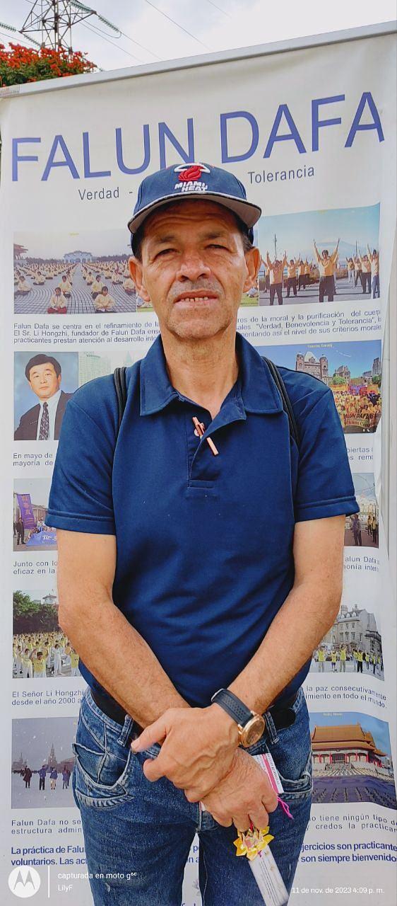 Uriel Gil je rekao da voli Falun Dafa.