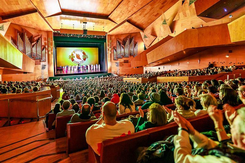 Shen Yun Global Company na rasprodanoj predstavi u Palacio Euskalduna u Bilbaou, Španija, 29. januara. (The Epoch Times)