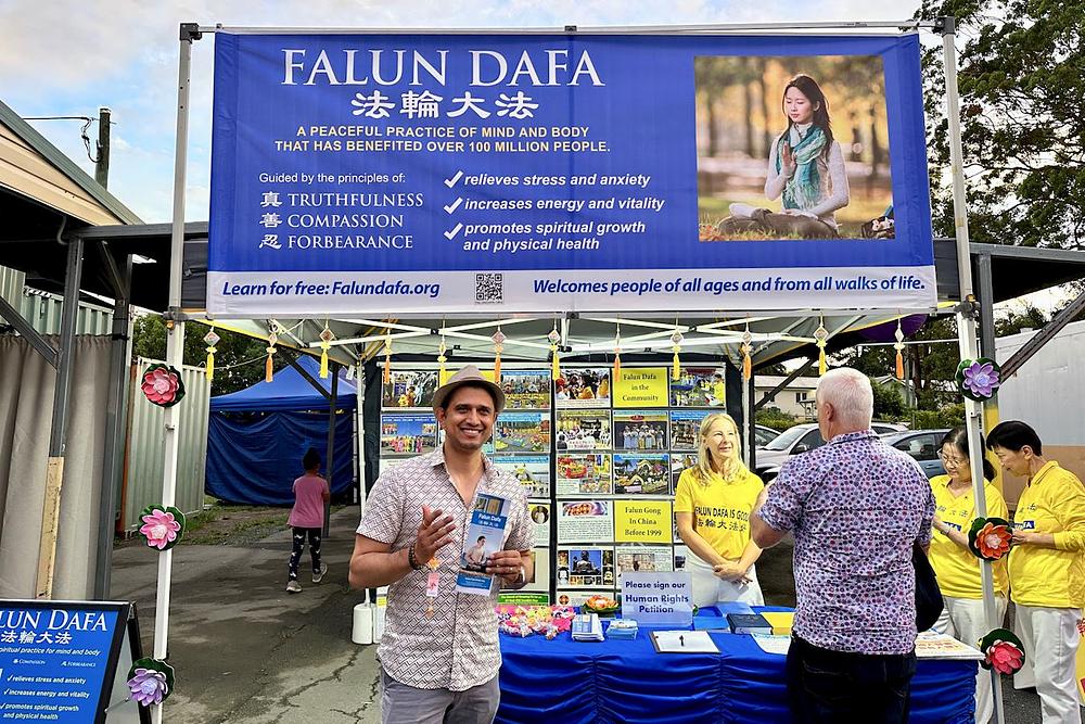 Udi (prvi lijevo) se zahvalio praktikantima na prekrasnom nastupu i njihovom doprinosu multikulturalnom događaju.
