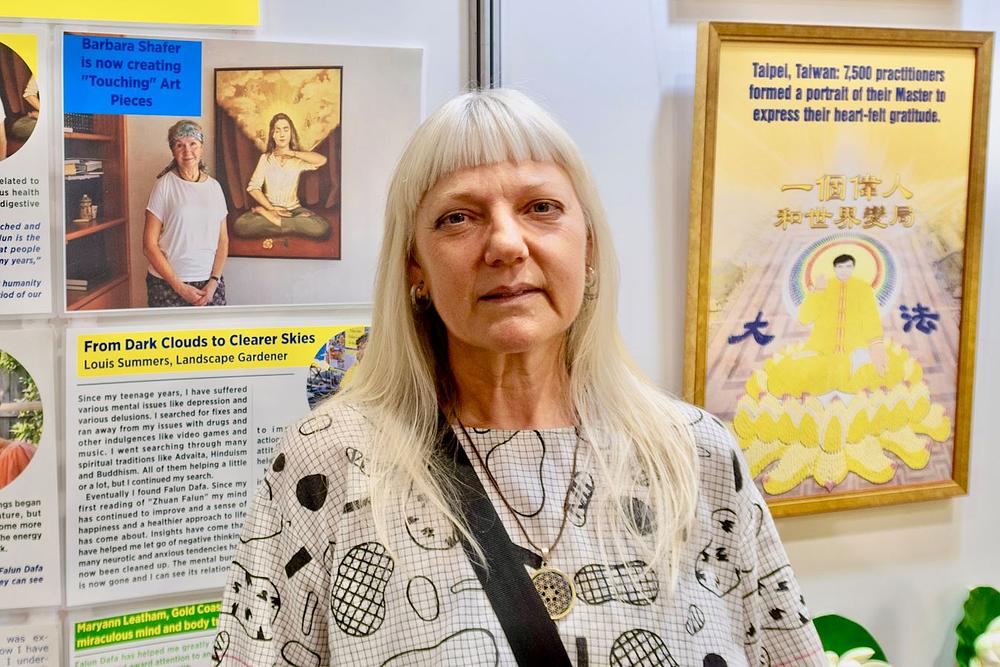 Carine je kazala da podržava Falun Dafa praktikante. 