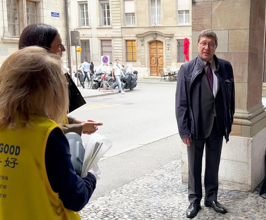 Mauro Poggia, predsjednik Državnog vijeća Ženeve govorio je praktikantima na skupu.