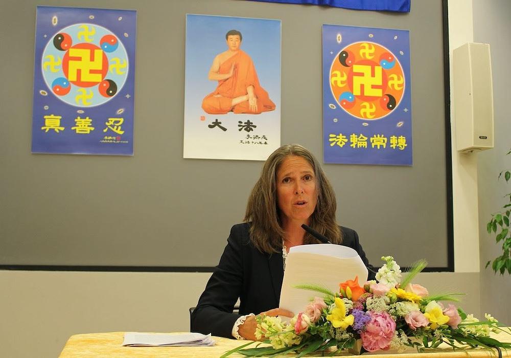 Katja je pričala o tome kako se njen trud da pozove svog šefa na Shen Yun isplatio nakon mnogo pokušaja
 