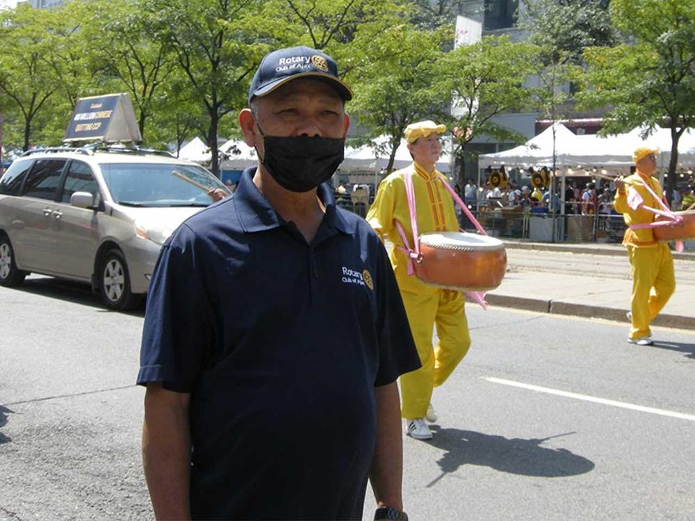  Gosp. Su iz provincije Guangdong, u Kini, napustio je članstvo u Mladim pionirima nakon što je saznao istinu o progonu Falun Dafa.