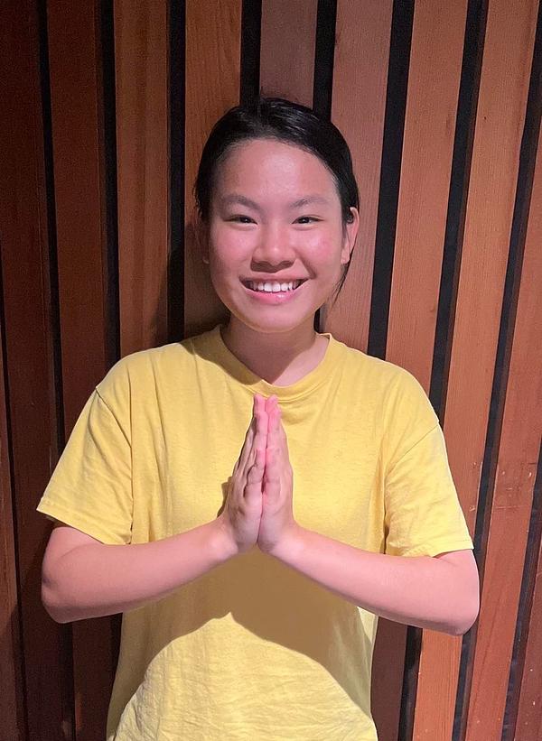 Nova praktikantica Selina želi Učitelju Liju sretan Praznik sredine jeseni.