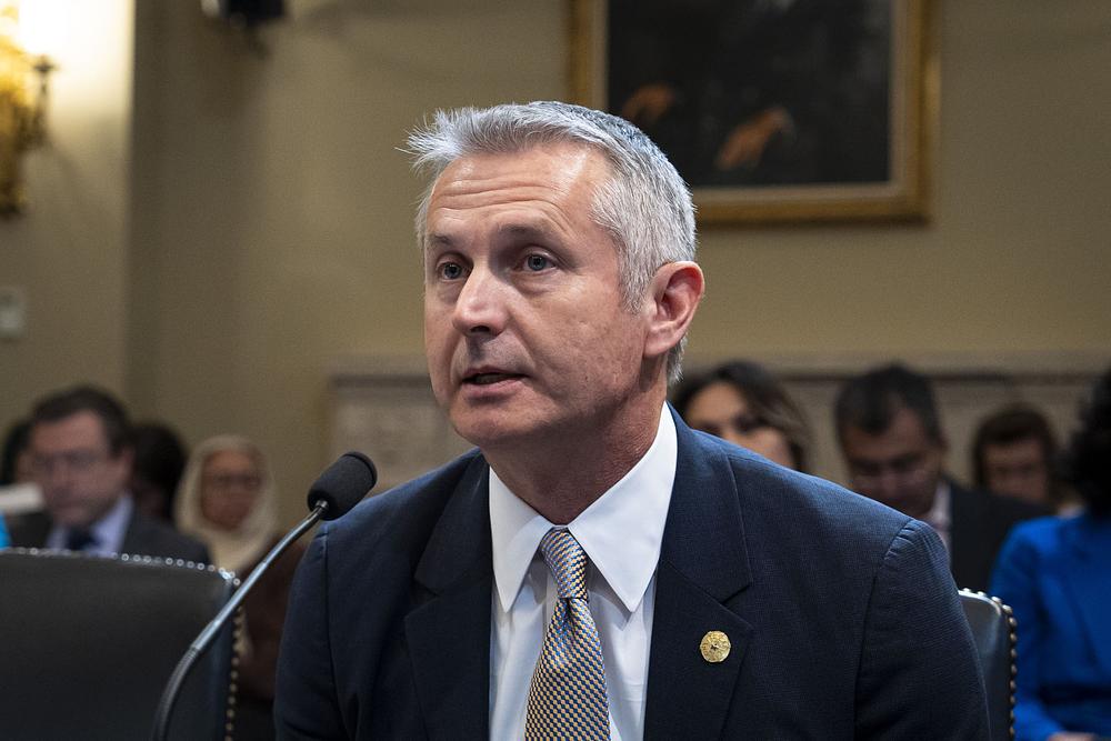 *Tom Oliverson, MD je predstavnik države Texas.*