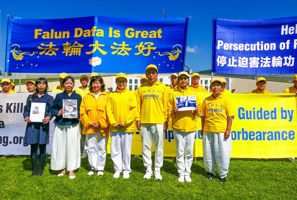 Više praktikanata je održalo govore.