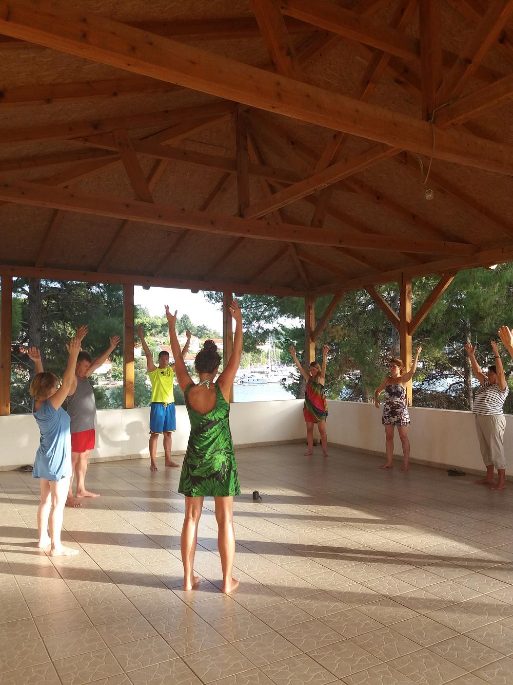 Praktikanti podučavaju 3. vježbu