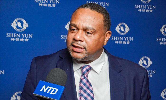 Gradonačelnik Pittsburgha Ed Gainey na nastupu Shen Yun u Pittsburghu, Pennsylvania. (NTD Televizija)