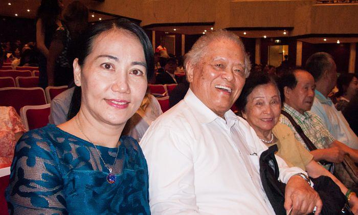 Chao Ko-chuang (u sredini), pijanista, dirigent i kompozitor, sa suprugom (desno) i studenticom (lijevo), u Nacionalnoj koncertnoj dvorani u Taipeju 13. septembra.