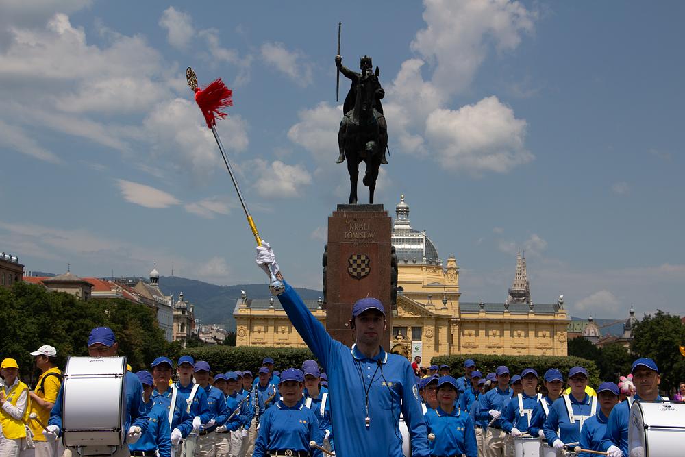 Tian Guo Marching Band na Trgu kralja Tomislava u Zagrebu