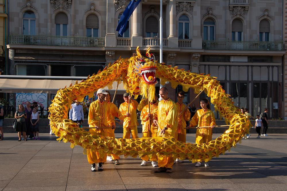 Kineski „zmaj“ u Zagrebu, na Trgu bana Jelačića