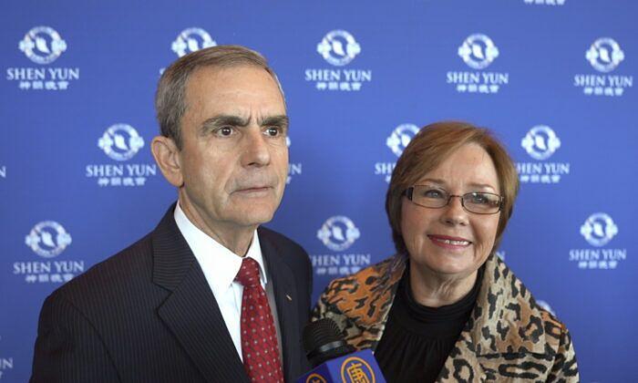 Lee Ellis, pukovnik u mirovini, i njegova supruga Mary su prisustvovali predstavi Shen Yuna u Atlanta